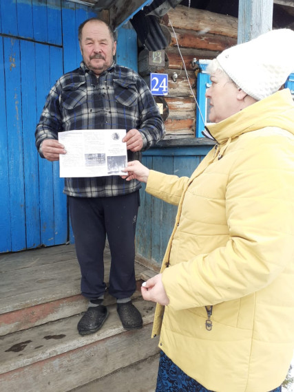 Вручение памяток населению Успенского сельсовета по противопожарным мероприятиям.
